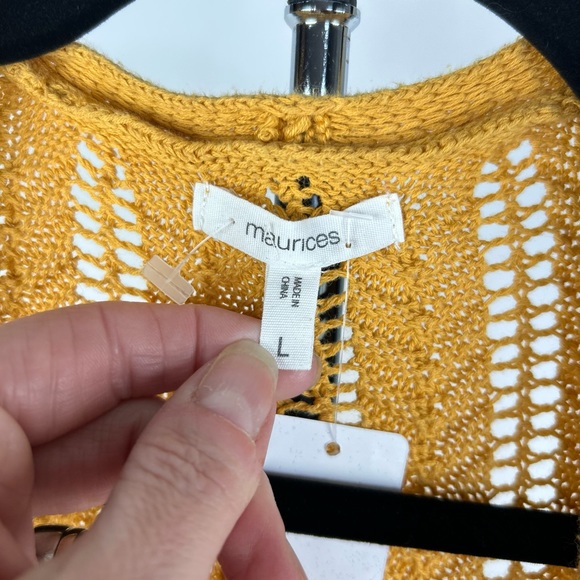 ⭐️SALE⭐️ Maurice - Crocheted Cardigan - Picture 3 of 5